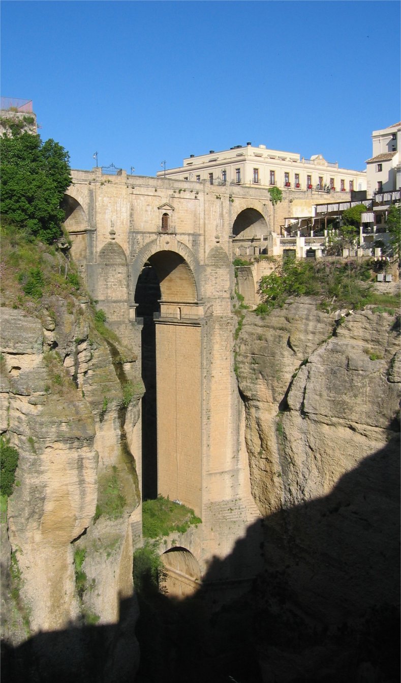 http://www.pvv.org/~erikad/Themepages/Travel/Andalucia/general/ronda.jpg