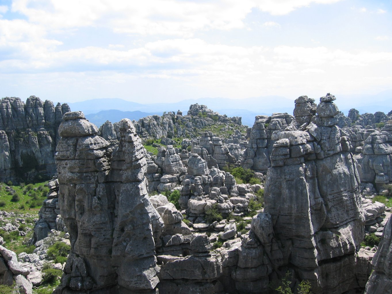 http://www.pvv.org/~erikad/Themepages/Travel/Andalucia/general/torcal.jpg