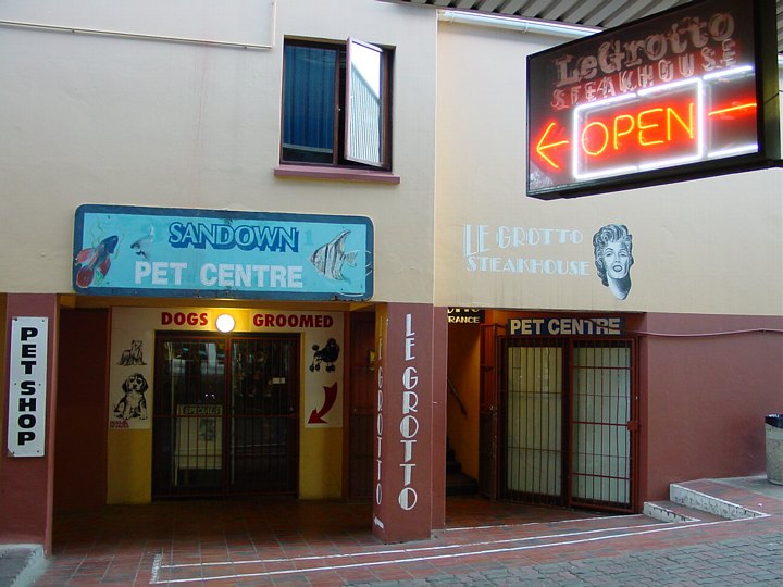 04555JeffreysBayDyrebutikkOgSteakHouse.jpg