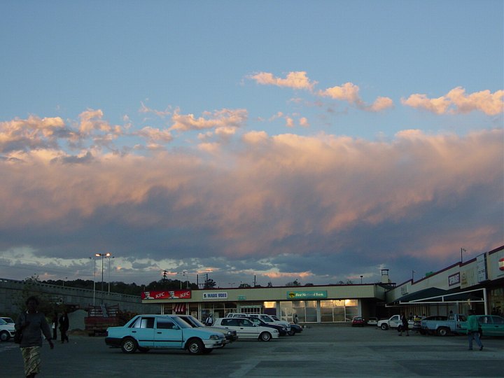 04979ManziniDramatiskeSkyerOverKFC.jpg