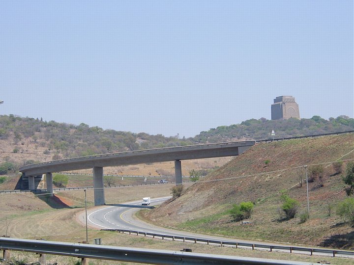 05224PretoriaVoortrekkermonumentetFraLangtBorte.jpg