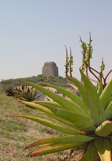 05225PretoriaVoortrekkermonumentetLittNaerme.jpg