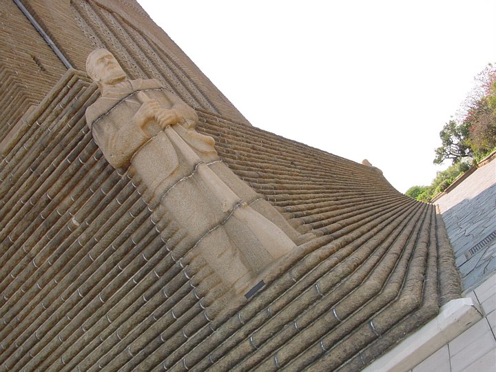 05227PretoriaVoortrekkermonumenthjoerne.jpg