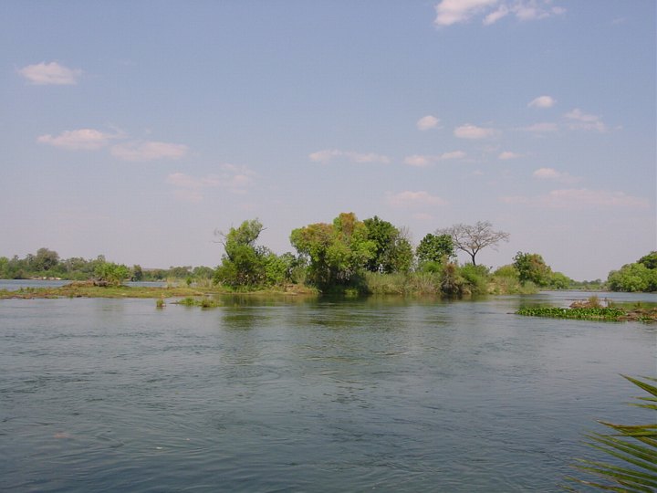 05293VicFallsZambesiflodenMotZambia.jpg