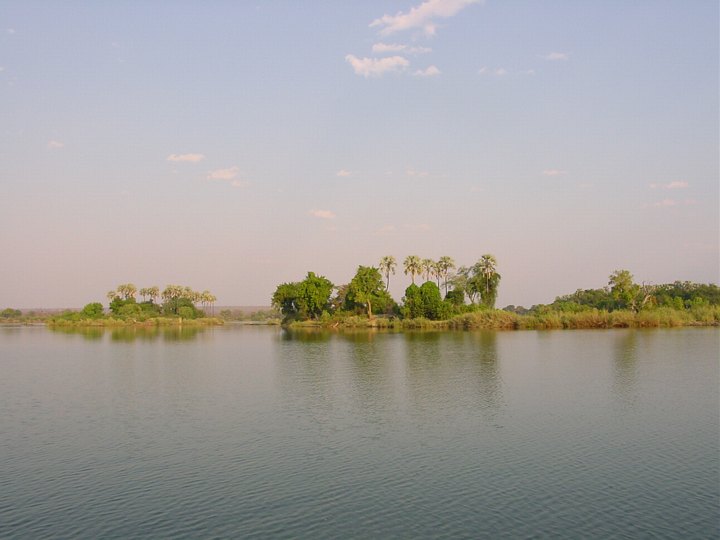 05301VicFallsOeyPaaZambesi.jpg