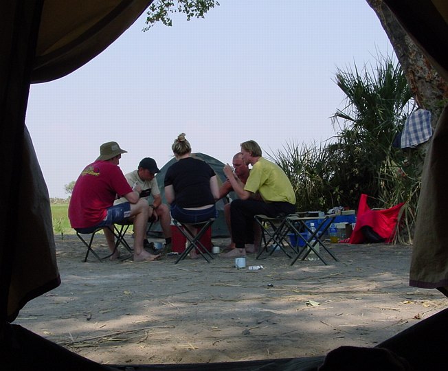 05470OkavangoVenterPaaLittMindreVarme.jpg