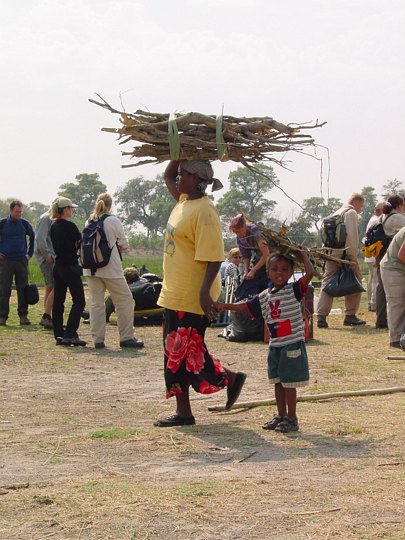 05501OkavangoTuristerOgBaerere.jpg