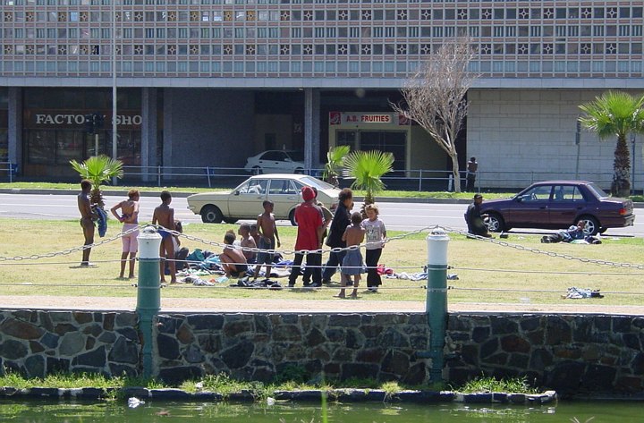 05972CapeTownSniffebarnaVedFestningen.jpg