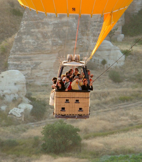 DSC05189GoremeBalloonBaboons.JPG