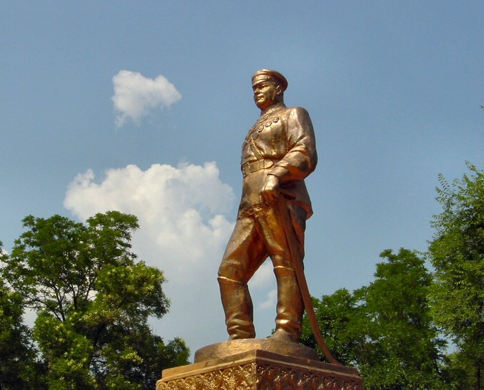 DSC03515TiraspolGull-StalinMedSabel.JPG