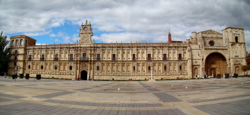 DSC11003-4LeonPano-Parador.JPG