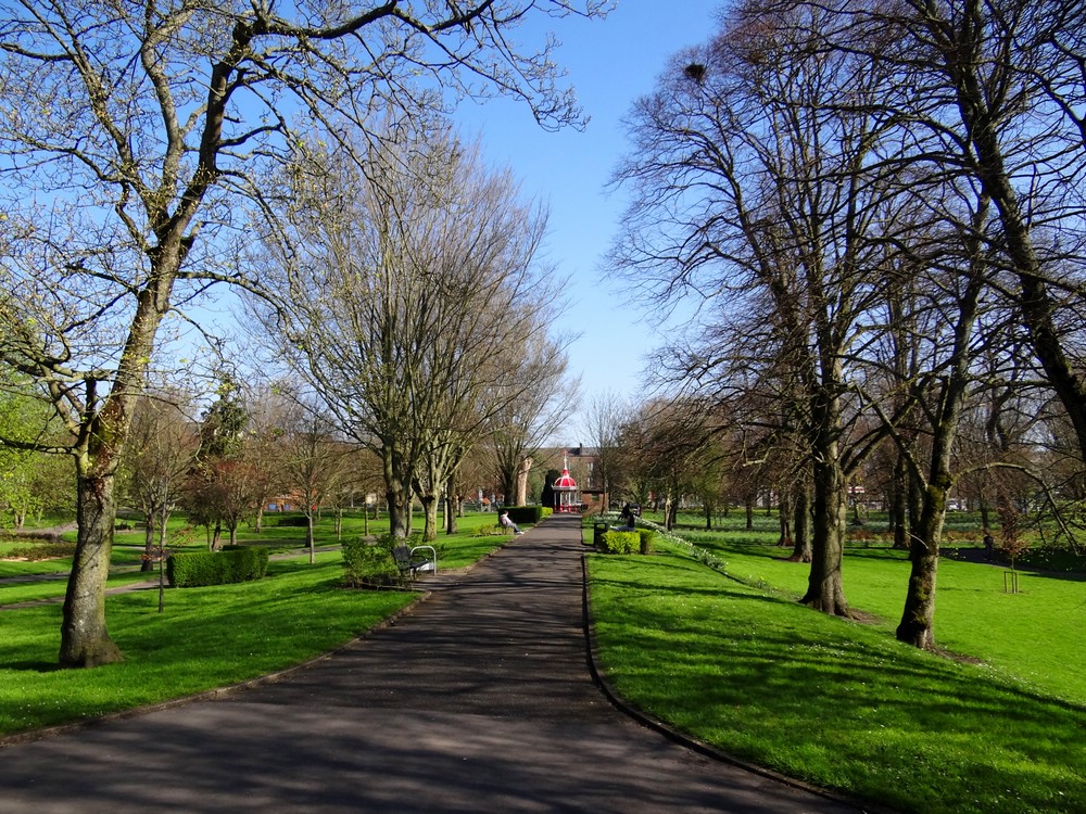 DSC09892LimerickMotDrikkefontenIParken.JPG