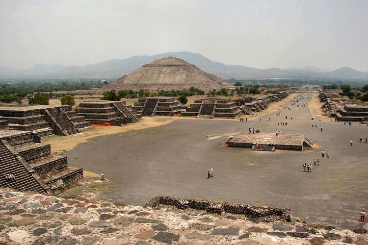 DSC06829TeotihuacanMaaneplassOgSolpyramide.JPG