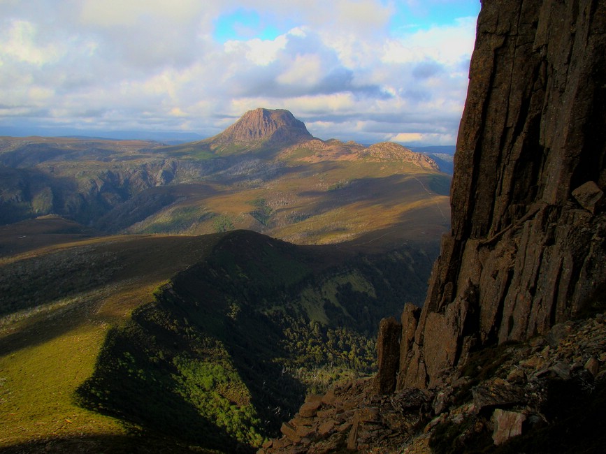 DSC07929BarnBluffCradleMtn.JPG